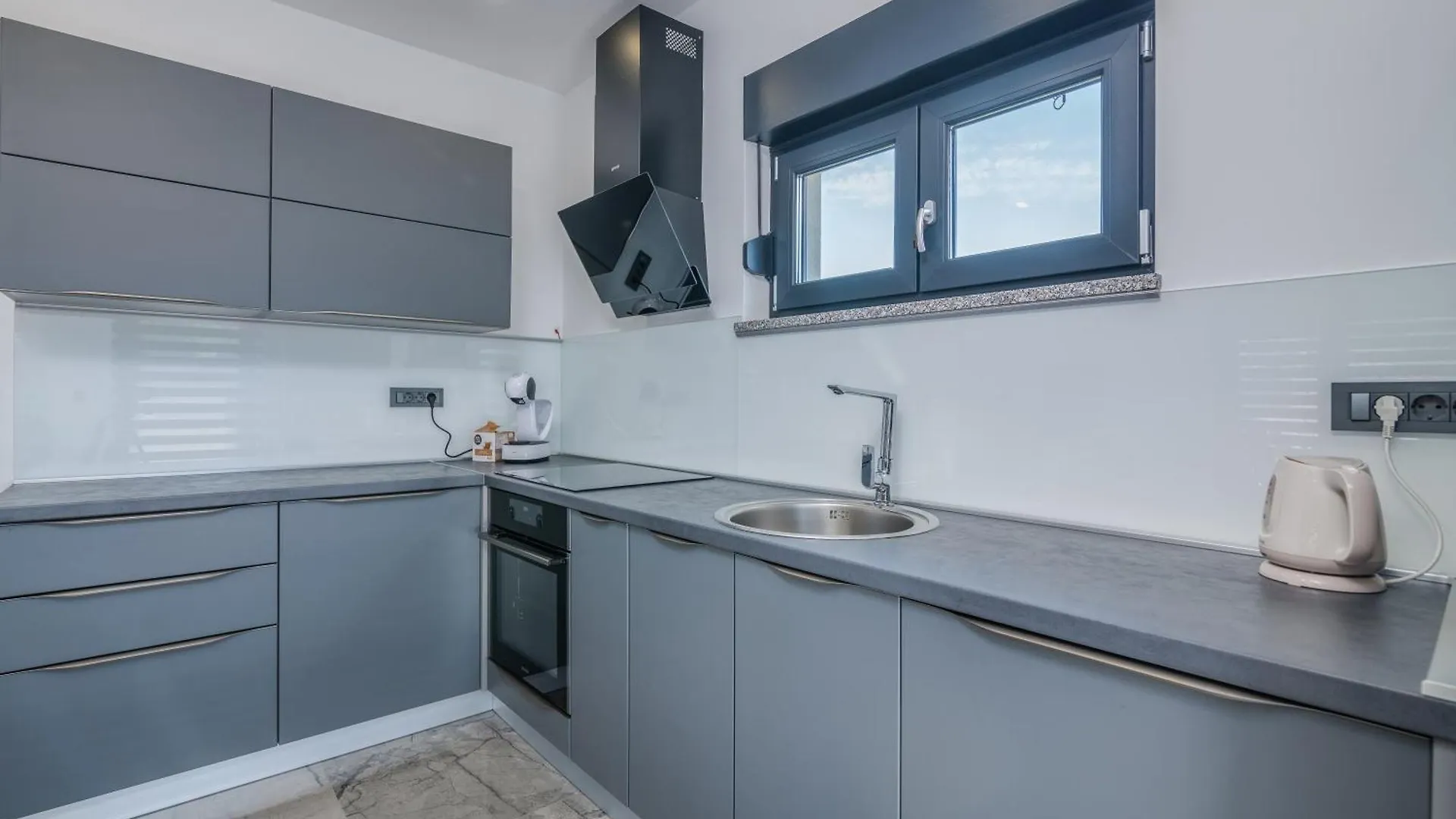 Villa Enie Garica 0*,
